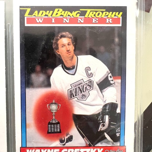Wayne Gretzky 24 Various NHL Collector Cards 1990 to 1995! - Picture 12 of 16